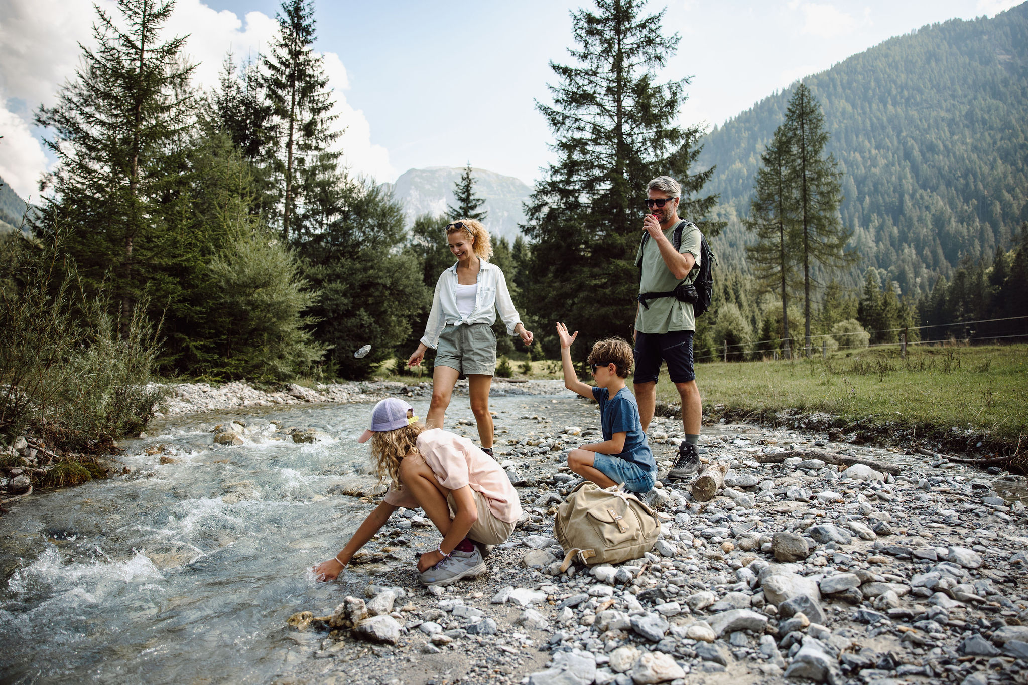 Wanderurlaub mit Kind im Sommer in Flachau, im Familienhotel Resl 