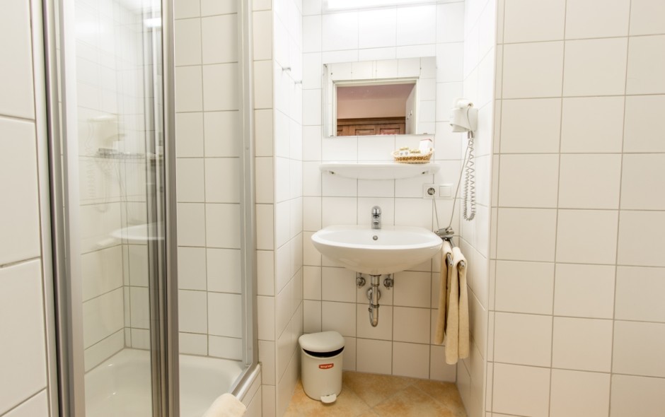 Badezimmer im Double Medium Zimmer im Ennshof Flachau