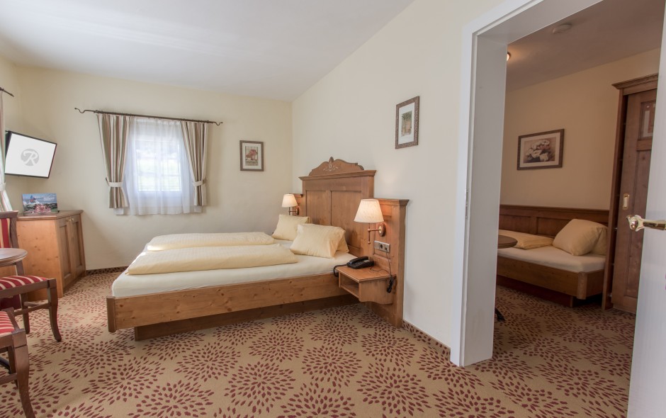 Doppelbett in der Suite im Ennshof in Flachau